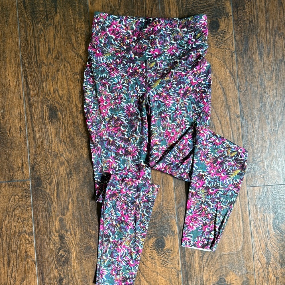Lululemon leggings size 6 floral (RP15)